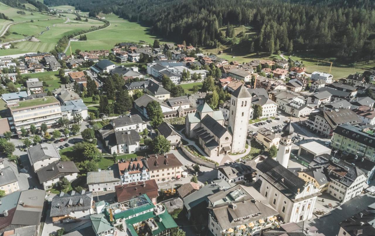 Hotel Villa Waldheim Innichen Buitenkant foto