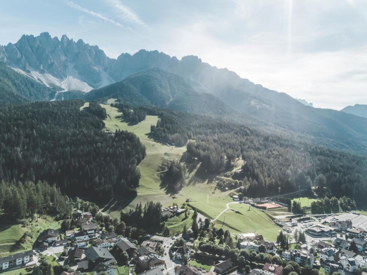 Hotel Villa Waldheim Innichen Buitenkant foto