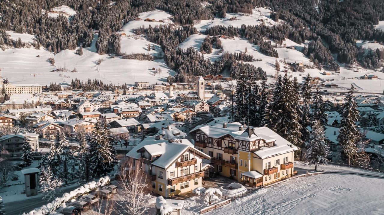 Hotel Villa Waldheim Innichen Buitenkant foto