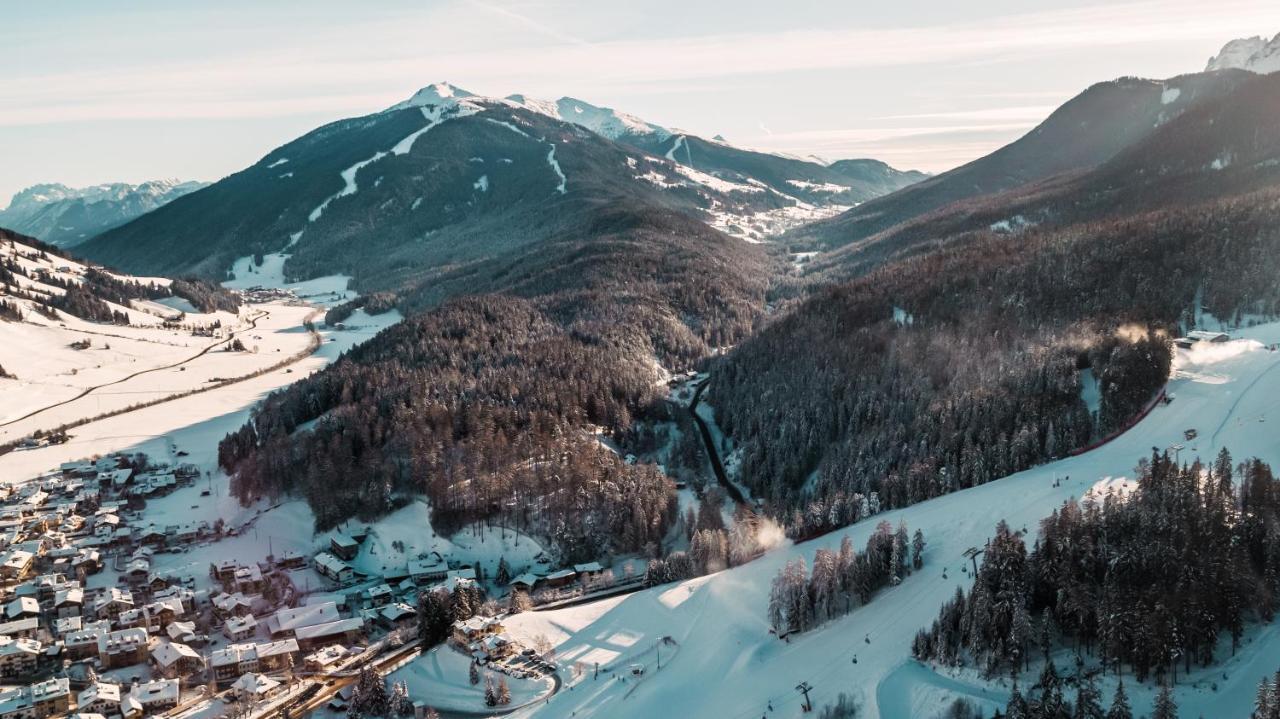 Hotel Villa Waldheim Innichen Buitenkant foto