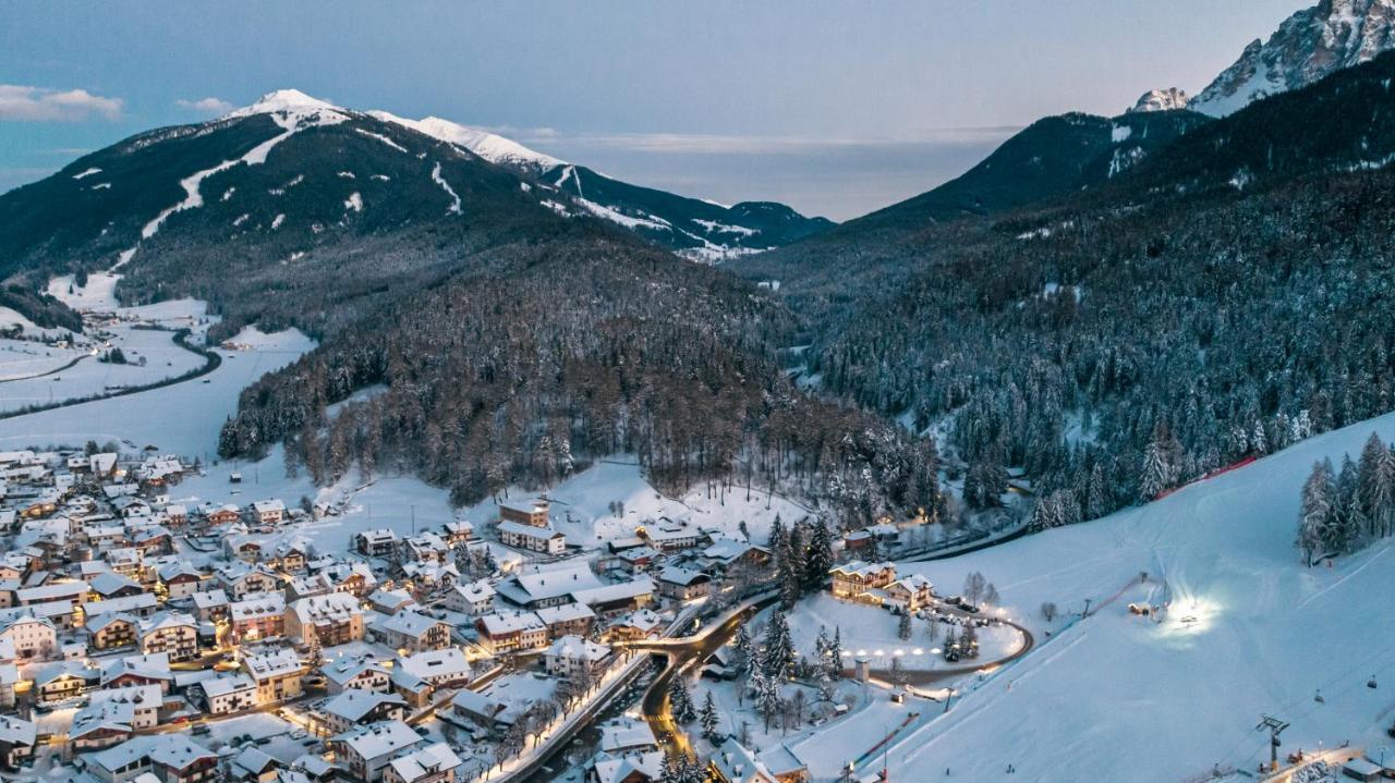 Hotel Villa Waldheim Innichen Buitenkant foto