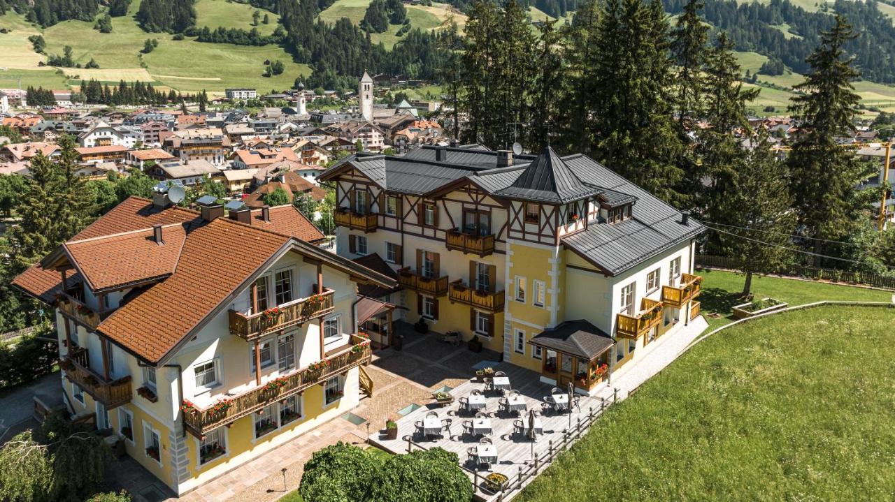 Hotel Villa Waldheim Innichen Buitenkant foto