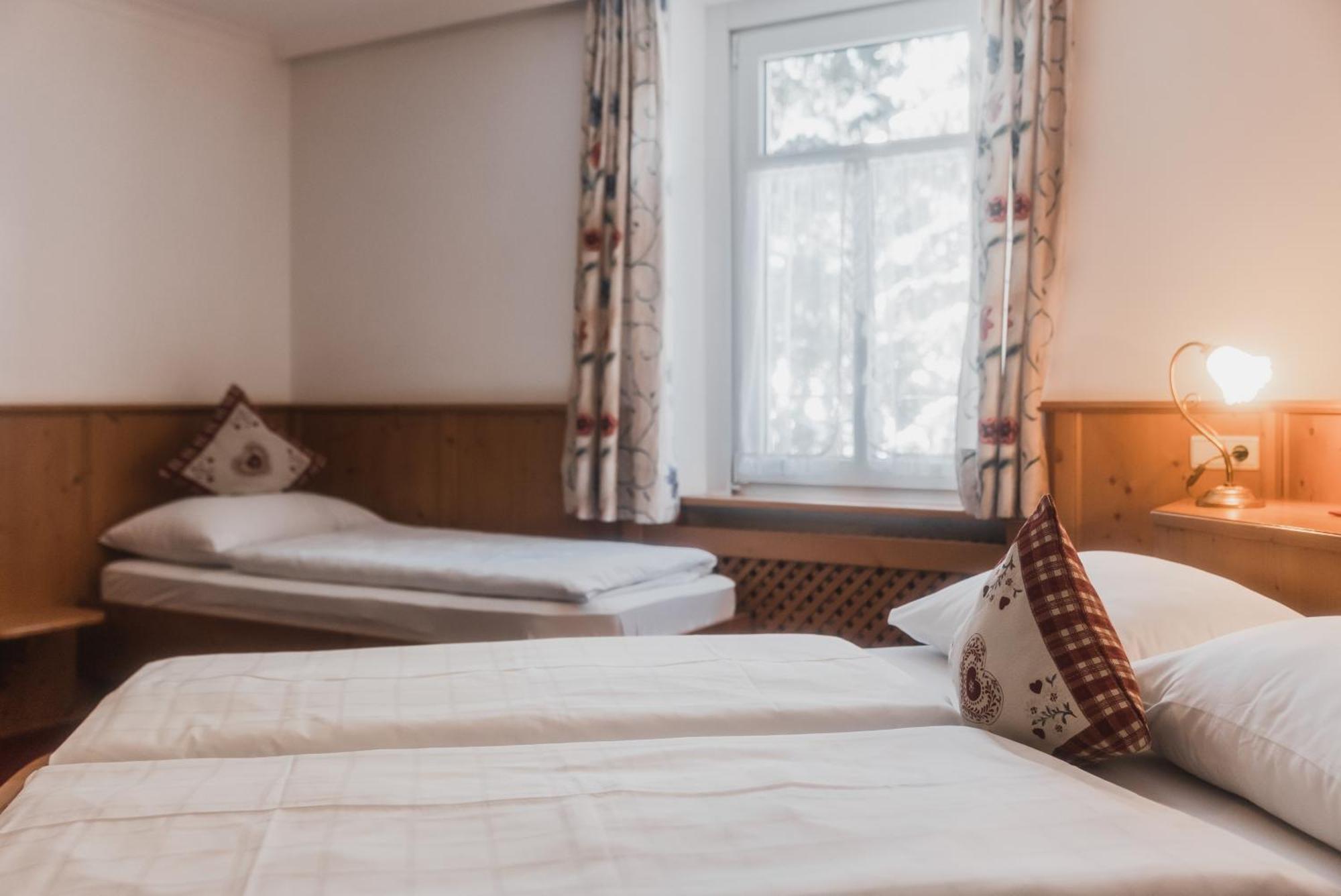 Hotel Villa Waldheim Innichen Kamer foto