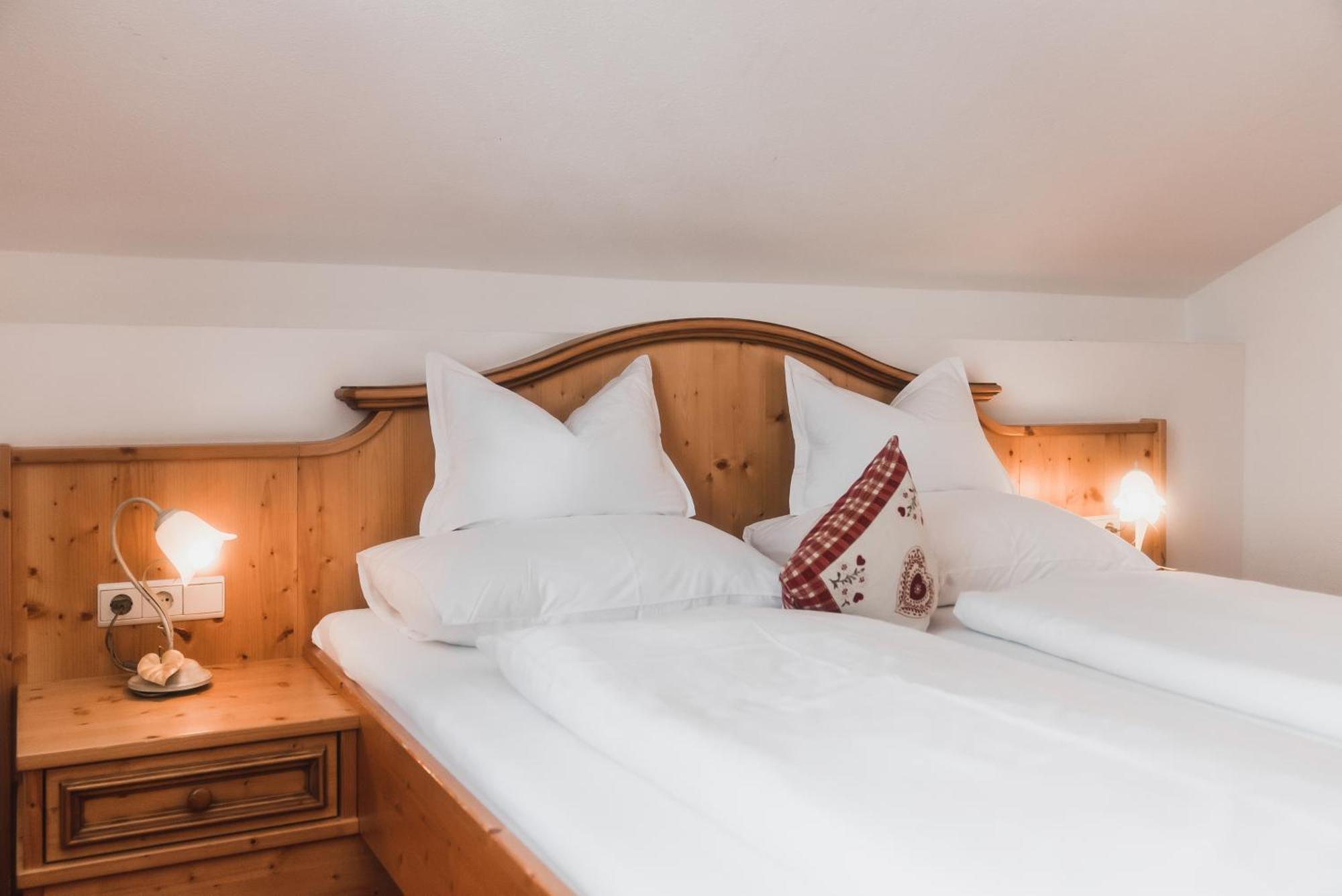 Hotel Villa Waldheim Innichen Buitenkant foto