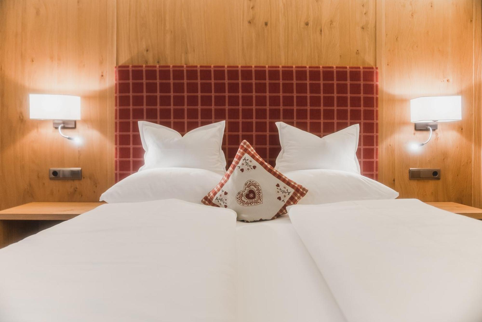 Hotel Villa Waldheim Innichen Buitenkant foto